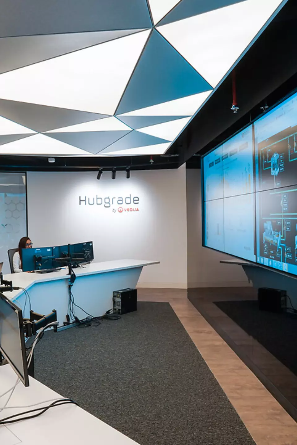 Hubgrade centrului inteligent de monitorizare și optimizare portrait